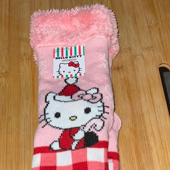 Hello Kitty Sanrio Long Cozy Slipper Socks NWT - Picture 1 of 3